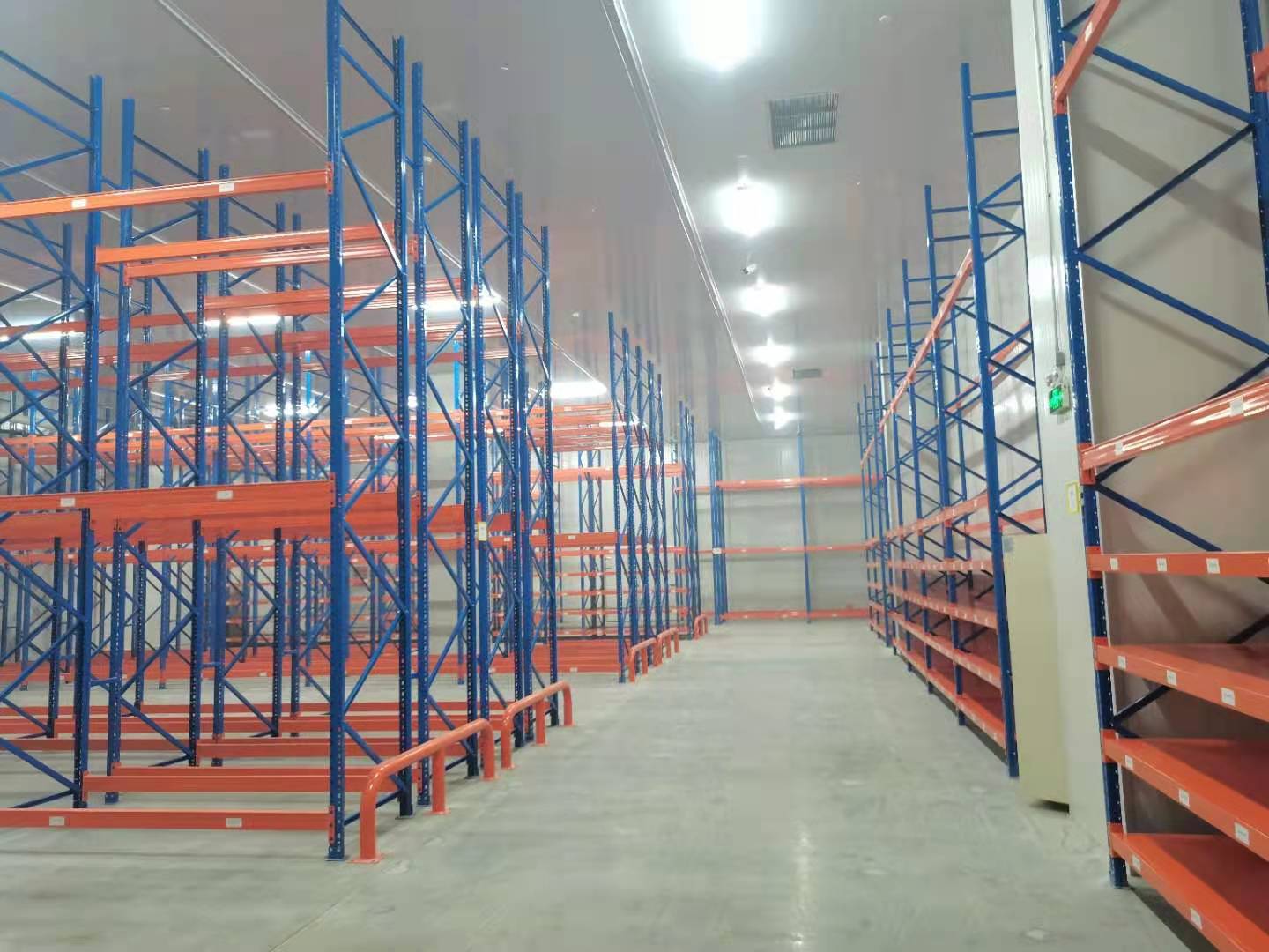 大型恒溫倉庫設(shè)計(jì)建造費(fèi)用價(jià)格需要多少? 大型恒溫倉庫設(shè)計(jì)建造費(fèi)用價(jià)格需要多少?